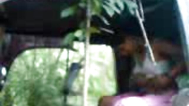 Karcsú, cserzett barna nőnek a kültéri anális napi szexvideo lyuk tönkremegy