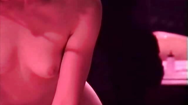 Csinos szeksz videók ázsiai szexbaba párás szopást ad neki srácnak, mielőtt kemény kutyus fasz