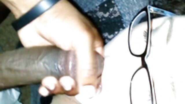 A kéjes csaj, Jaycee Starr meghitt kapcsolatba kerül a szomszédban élő anya lanya szex video kincs párral